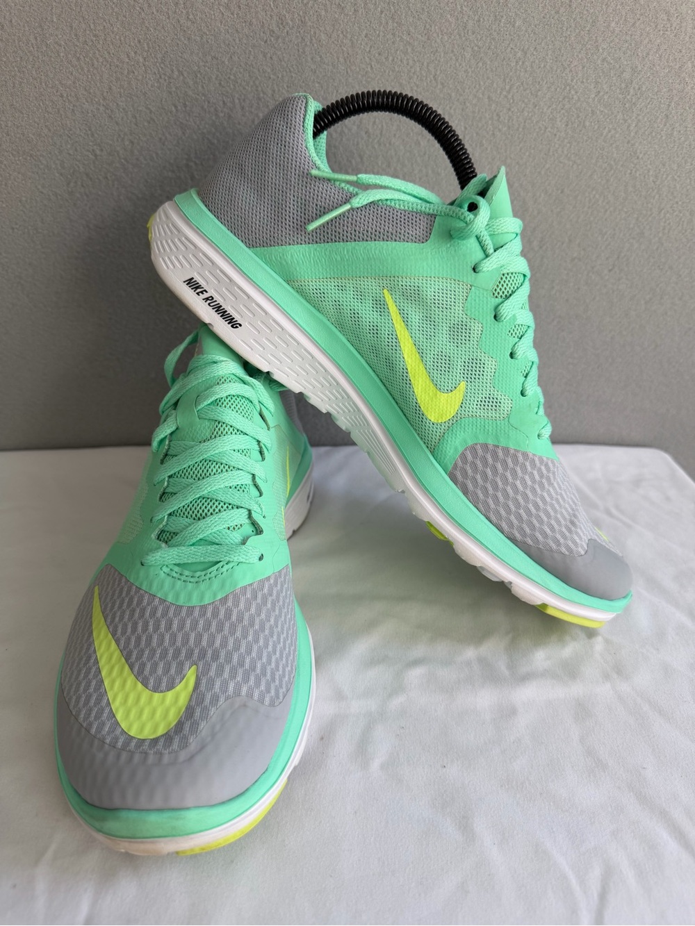 Nike Running Shoes Sneakers s9 Women’s Low Top Mesh Lace Up Mint Green/Gray